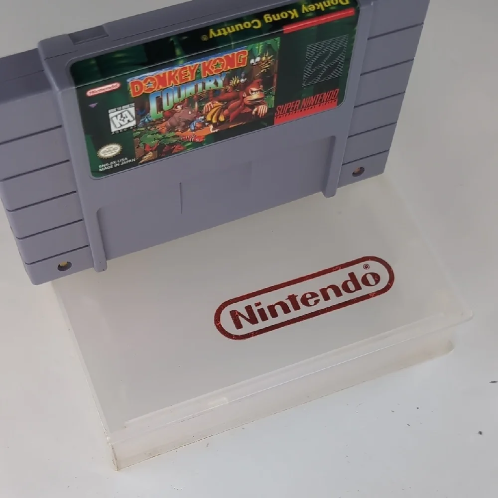 Nintendo Donkey Kong Country Game Cartridge With Case